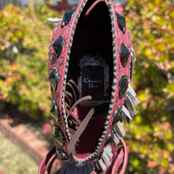 Authentic Christian Dior heels in burgundy leather with grey suede detail. - Picture 8 of 16